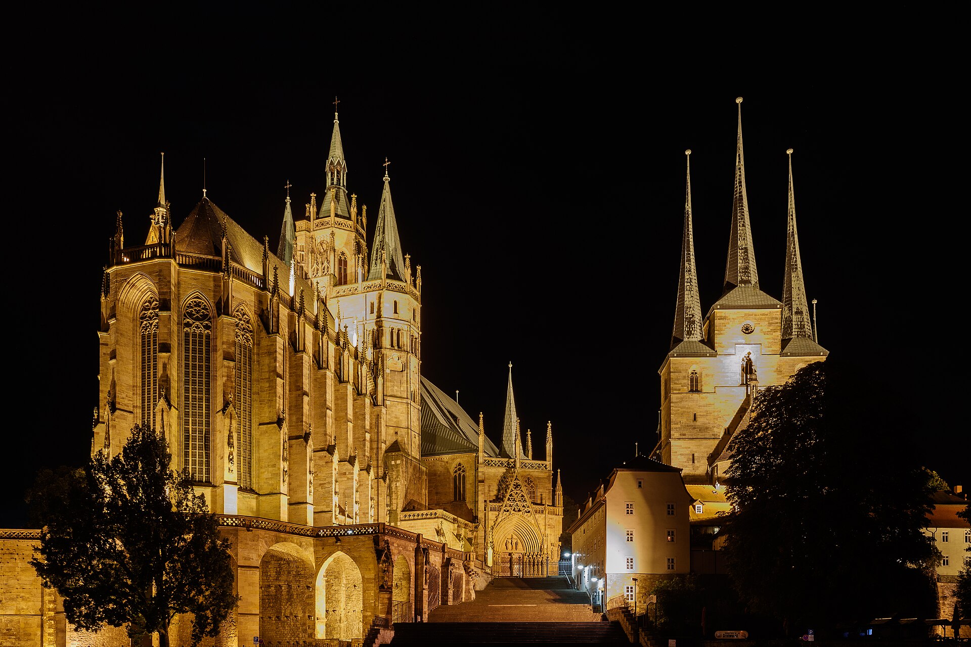Stadtmotiv in Erfurt – 2021-09-16 Erfurt bei Nacht 1DX 3974 by Stepro